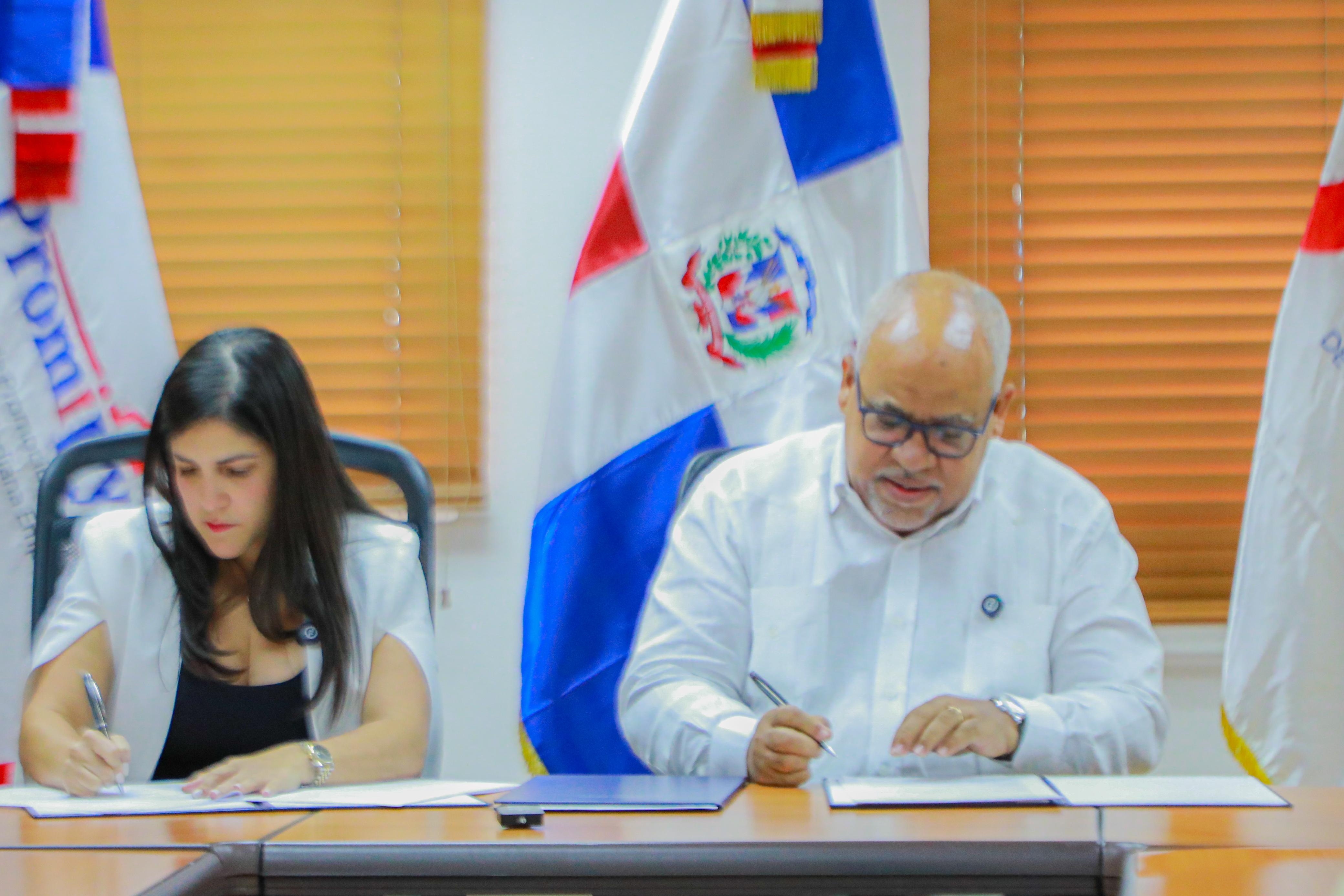FIRMA CONVENIO CON PRODOMINICANA FIRMA CONVENIO CON PRODOMINICANA